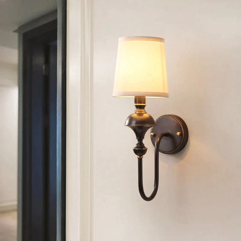 Koperen Wandlamp met Kegel Lampenkap - Enkele of Dubbele Kop - Elegant Design voor Slaapkamer en Gang | Sansoti