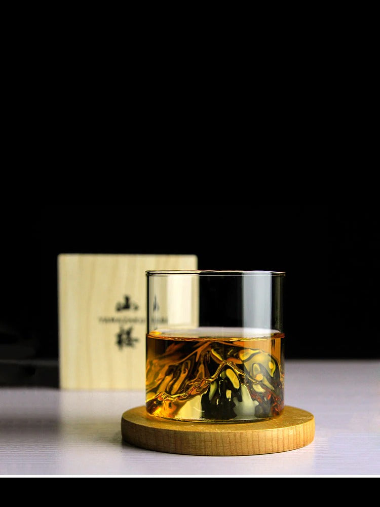 Japans Whisky Glas met 3D Bergrelief 200ml - Hittebestendig Kristalglas met Houten Geschenkdoos - Uniek Geografisch Design voor Whisky Liefhebbers | Sansoti