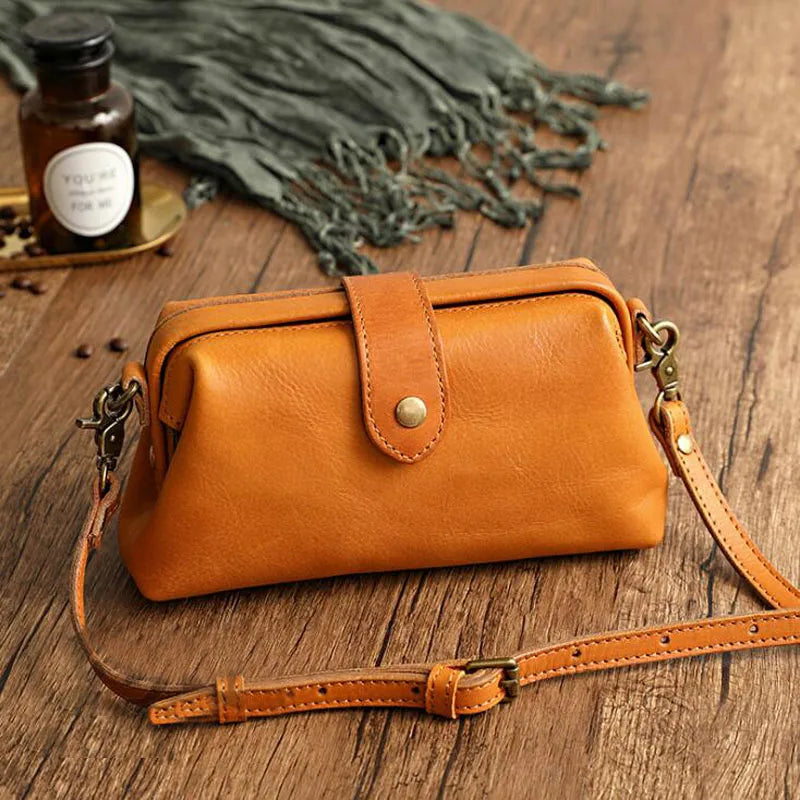 Crossbody Schoudertas Leer 22x12x6 cm Handgemaakt Damestas voor Dagelijks Gebruik Elegante Compacte Tas | Sansoti