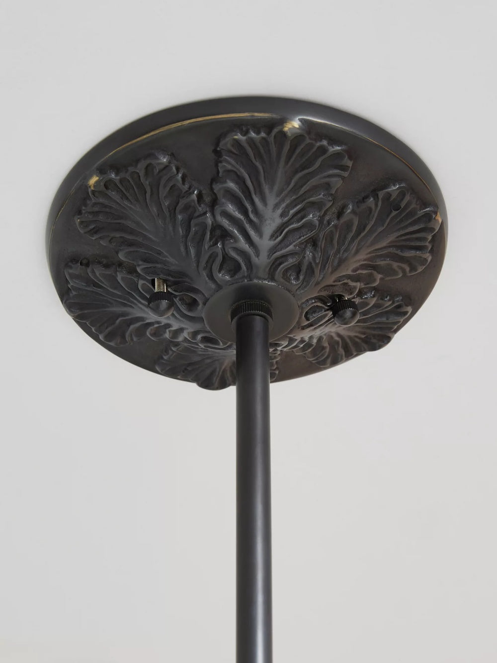 Vintage Kroonluchter met Crèmekleurige Glazen Kappen – Hanglamp in Retro-Stijl voor Eetkamer & Woonkamer | Sansoti