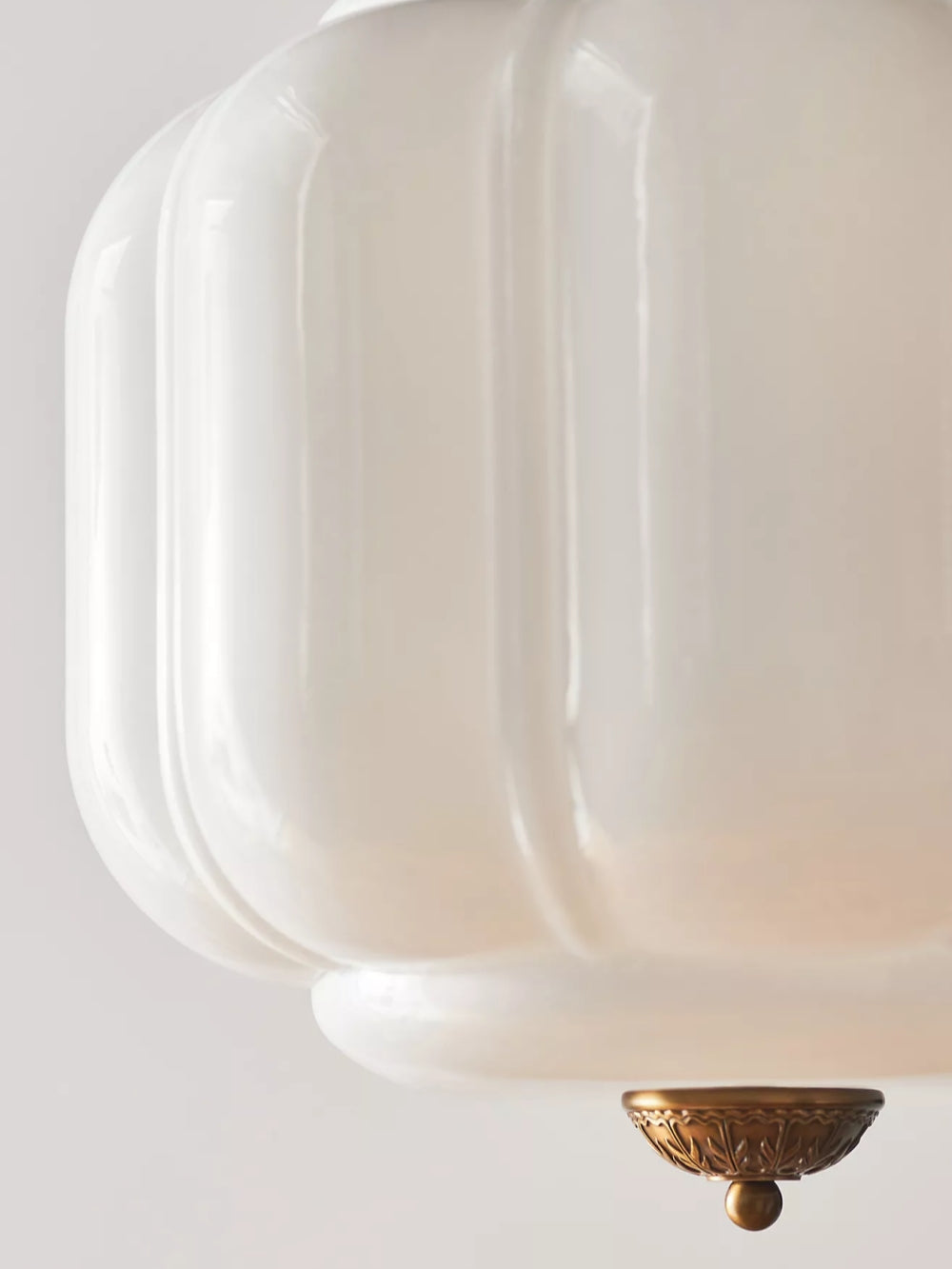 Vintage Kroonluchter met Crèmekleurige Glazen Kappen – Hanglamp in Retro-Stijl voor Eetkamer & Woonkamer | Sansoti