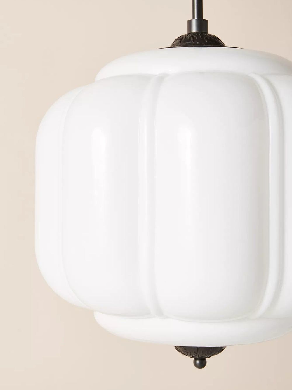 Vintage Kroonluchter met Crèmekleurige Glazen Kappen – Hanglamp in Retro-Stijl voor Eetkamer & Woonkamer | Sansoti