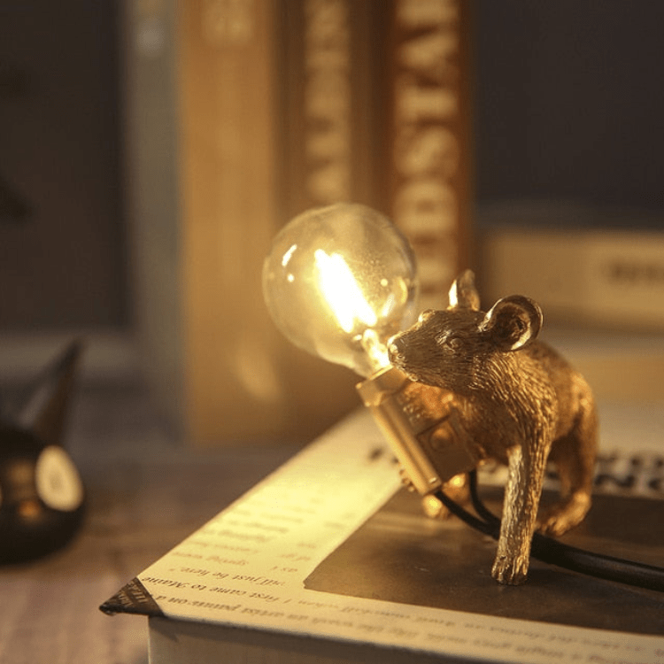 Decoratieve Muisvormige Tafellamp – Modern Design in Kunsthars – LED Verlichting voor Woonkamer, Slaapkamer & Kantoor | Sansoti