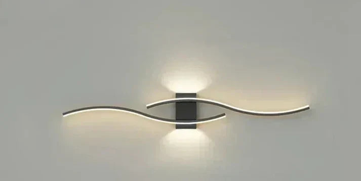 Applique murale ondulée LED blanc chaud 60cm métal design moderne économe en énergie et chaleureuse pour le salon, la chambre ou le couloir | Sansoti
