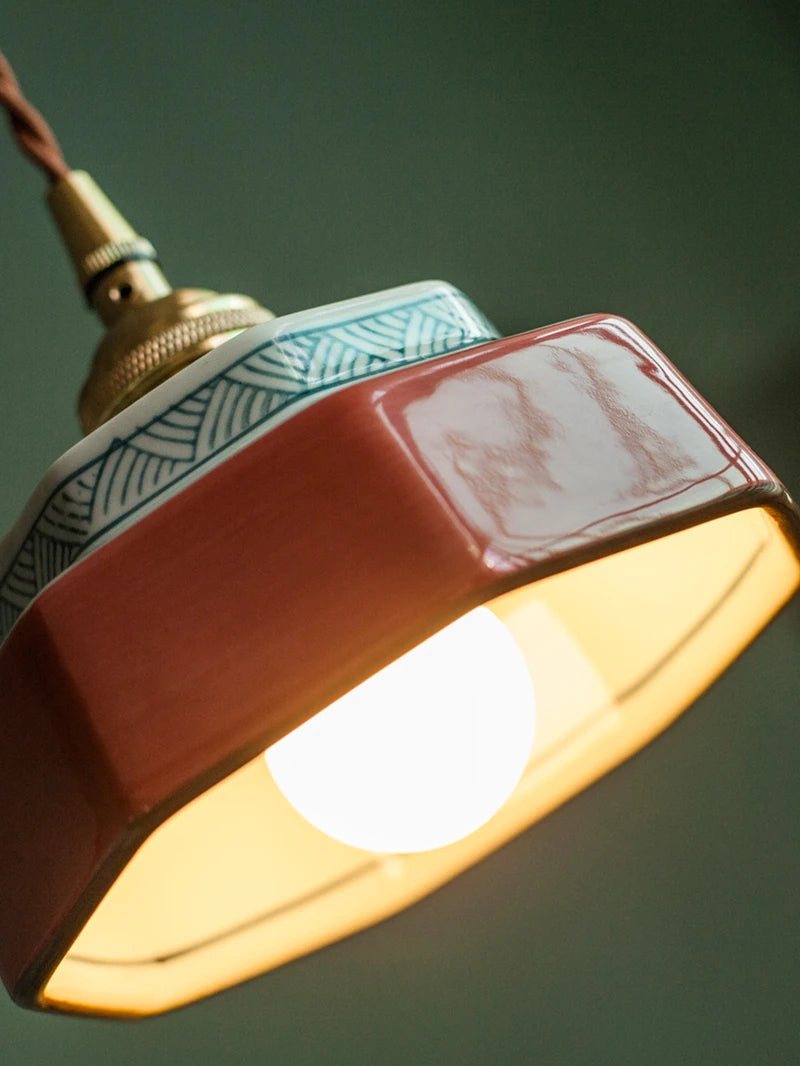 Handgeschilderde Keramische Hanglamp – Scandinavische Stijl met Koperen Fitting | Sansoti