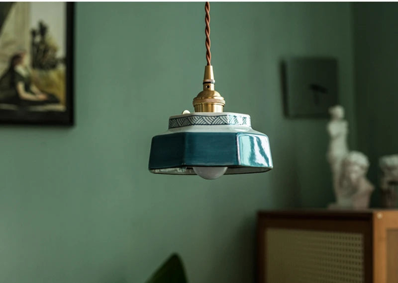 Handgeschilderde Keramische Hanglamp – Scandinavische Stijl met Koperen Fitting | Sansoti