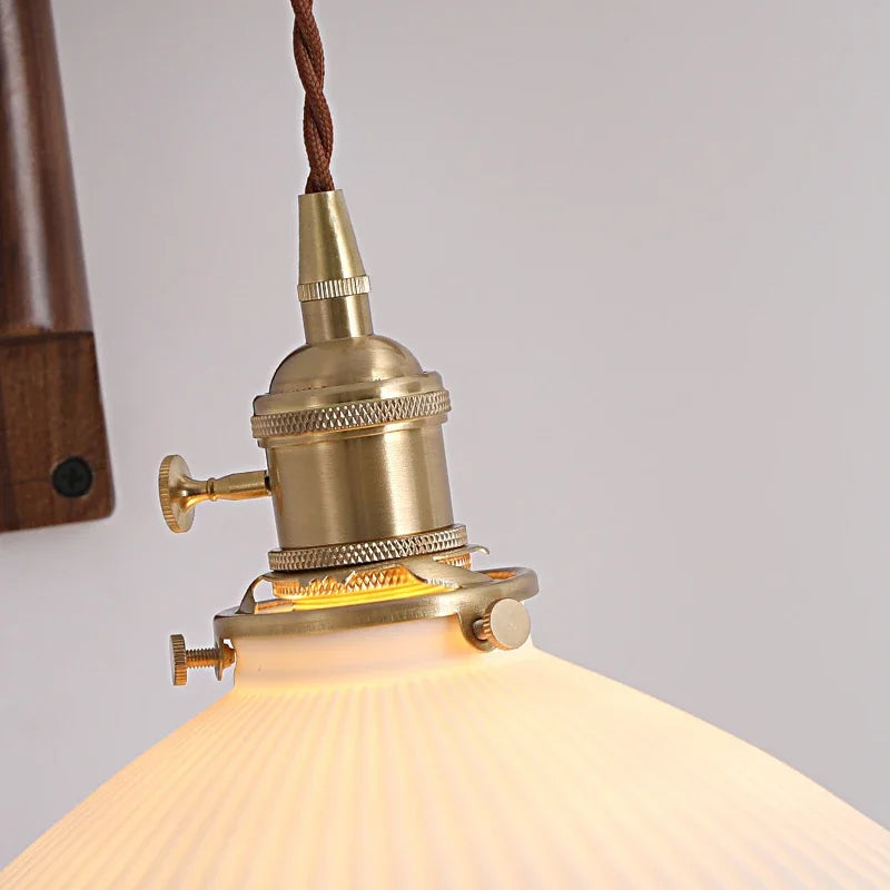 Verstelbare Houten Wandlamp met Keramieke Kap – Landelijke Stijl met Knopschakelaar | Sansoti