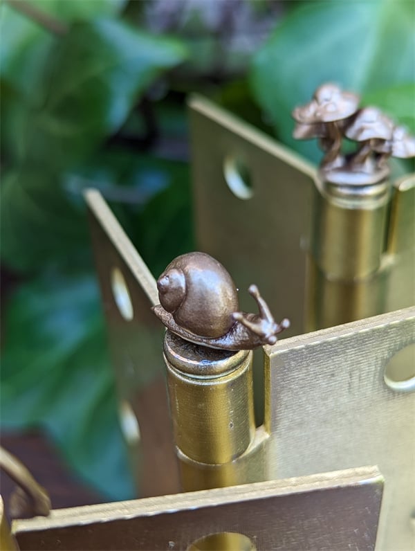 Dekorative Scharnierköpfe mit Vintage-Charme – Magnetisch – Einfache Installation – Bronze-Finish – Türscharnier-Dekoration | Sansoti