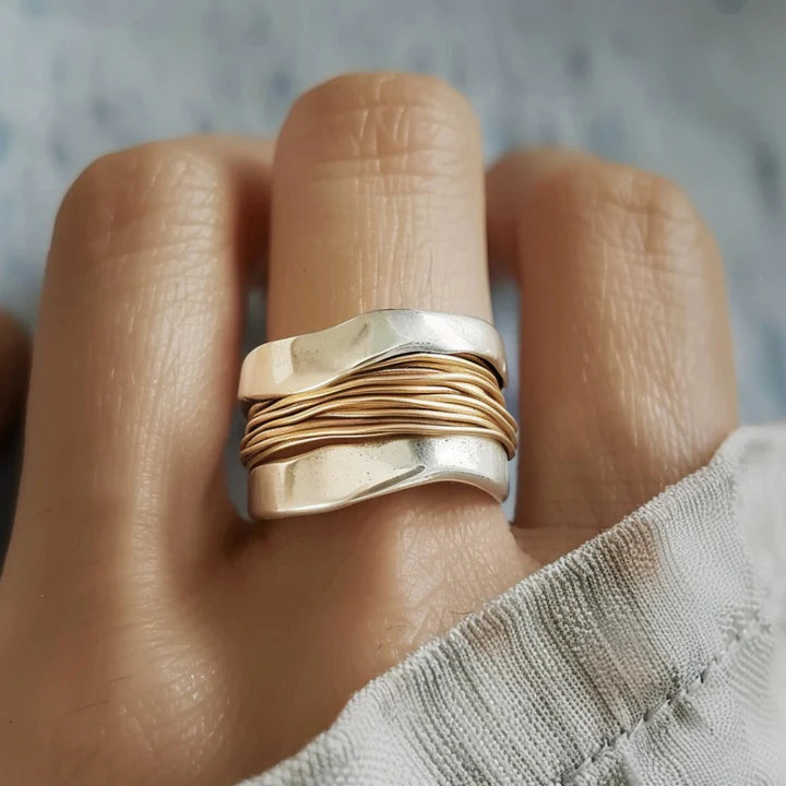 Elegante Ring Zilver en Goud – Verfijnde Twist Sieraad met Betekenis | Sansoti