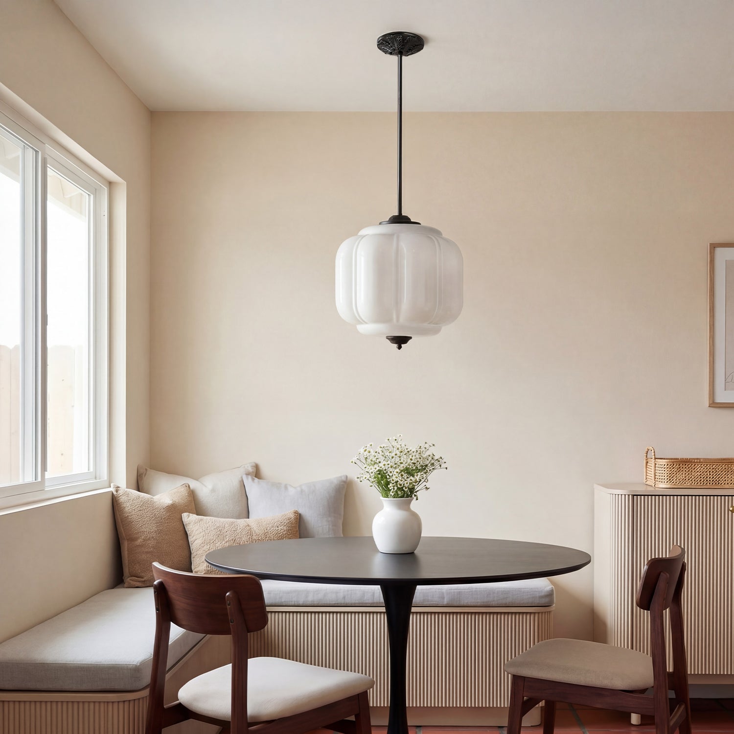Vintage Melkglas Hanglamp met Messing Armatuur – Klassiek Retro Design voor Eetkamer, Hal & Leeshoek | Sansoti