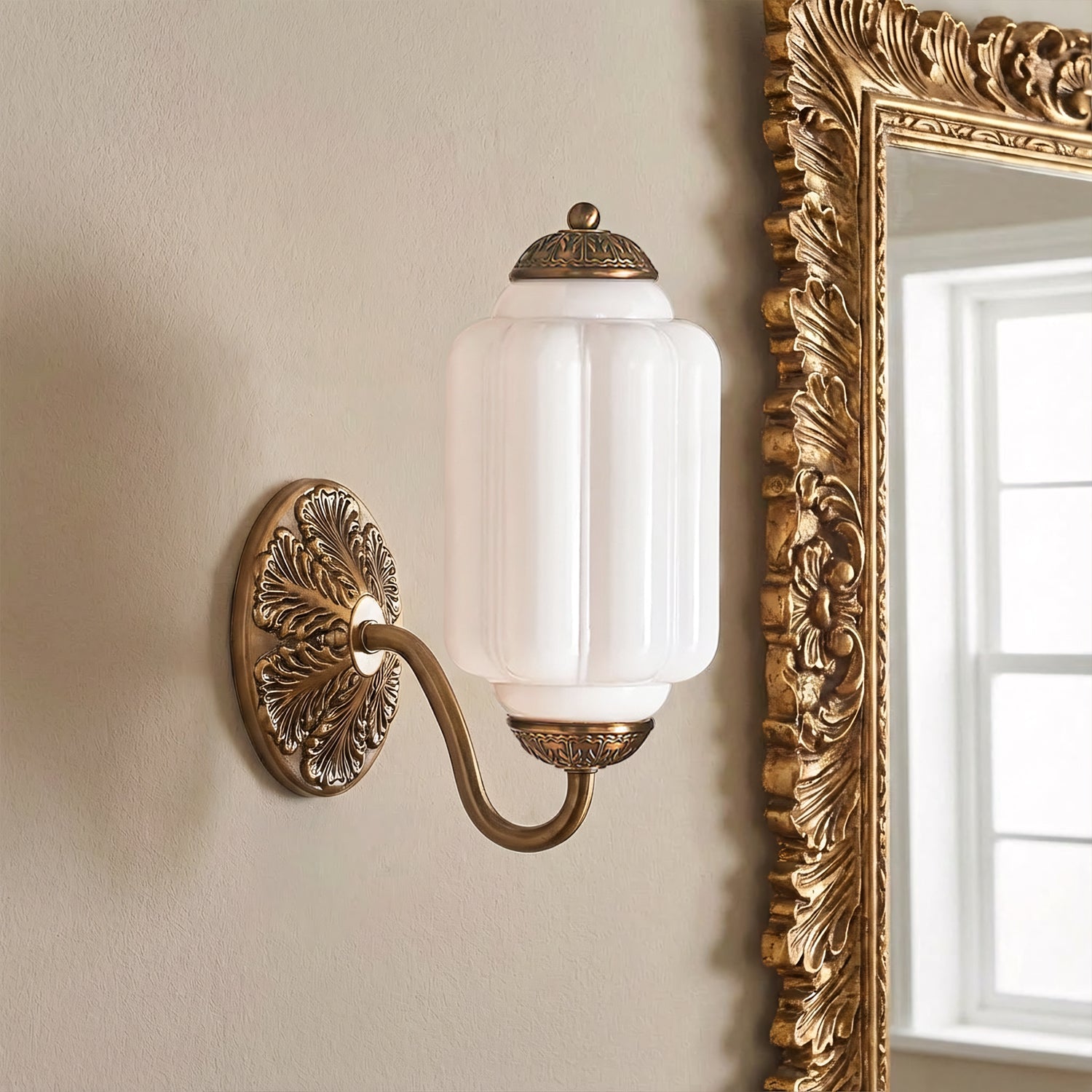 Vintage Wandlamp met Melkglas en Geolied Messing – Klassieke Retro Verlichting voor Hal, Slaapkamer, Woonkamer | Sansoti