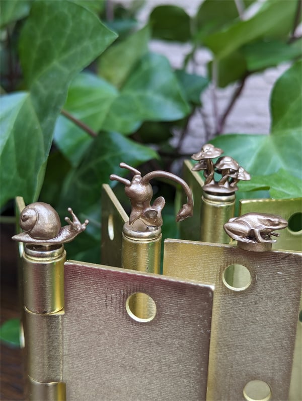Dekorative Scharnierköpfe mit Vintage-Charme – Magnetisch – Einfache Installation – Bronze-Finish – Türscharnier-Dekoration | Sansoti