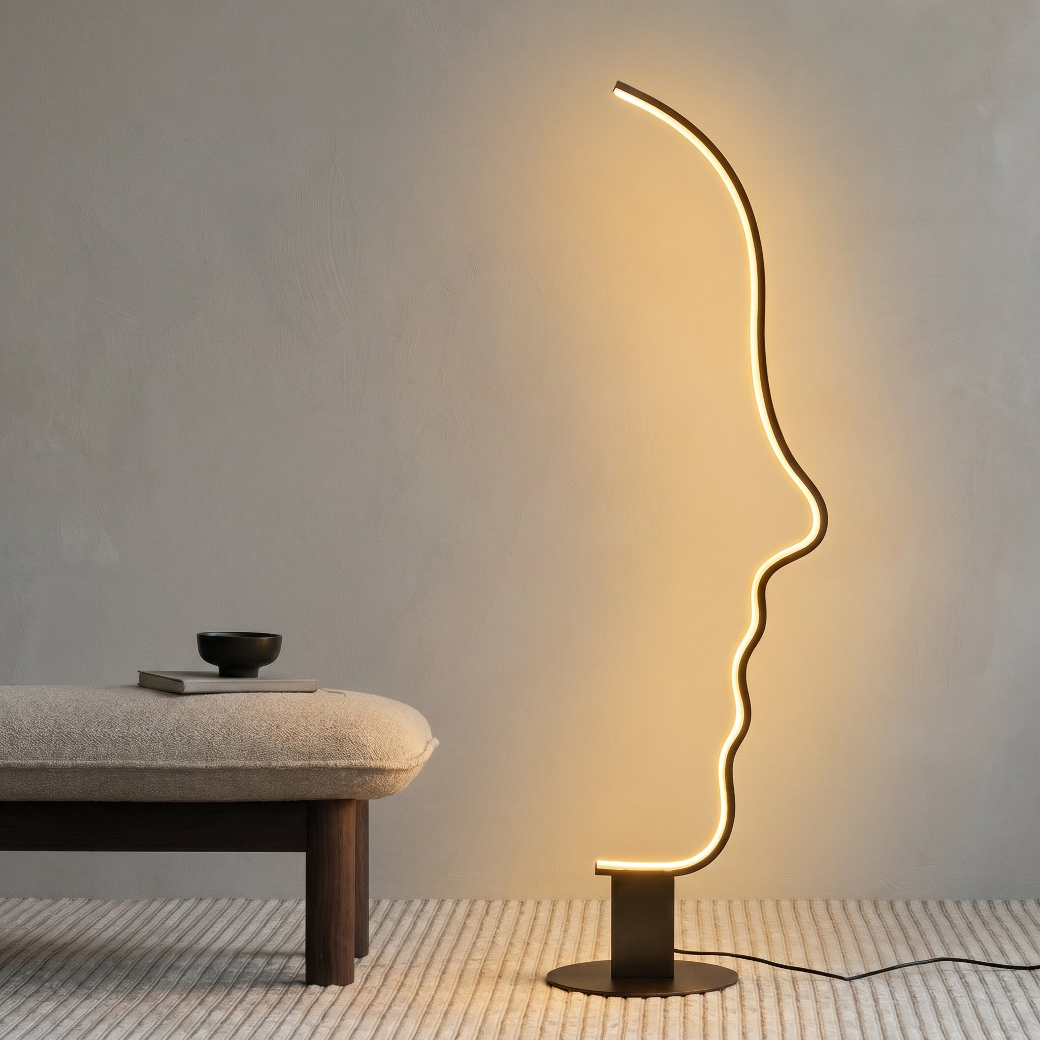 Lampadaire sculptural avec design de visage LED blanc chaud 3000K aluminium fer hauteur 142cm éclairage d’ambiance salon | Sansoti