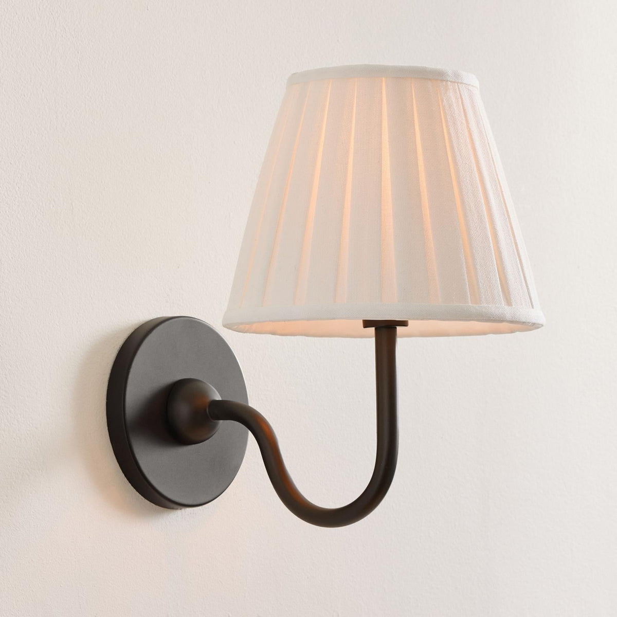 Wandlamp Messing met Stoffen Kap Plissé of Glad Wit Rood Groen Blauw Geel Antiek Brons Chroom 1 of 2 Lichtpunten | Sansoti