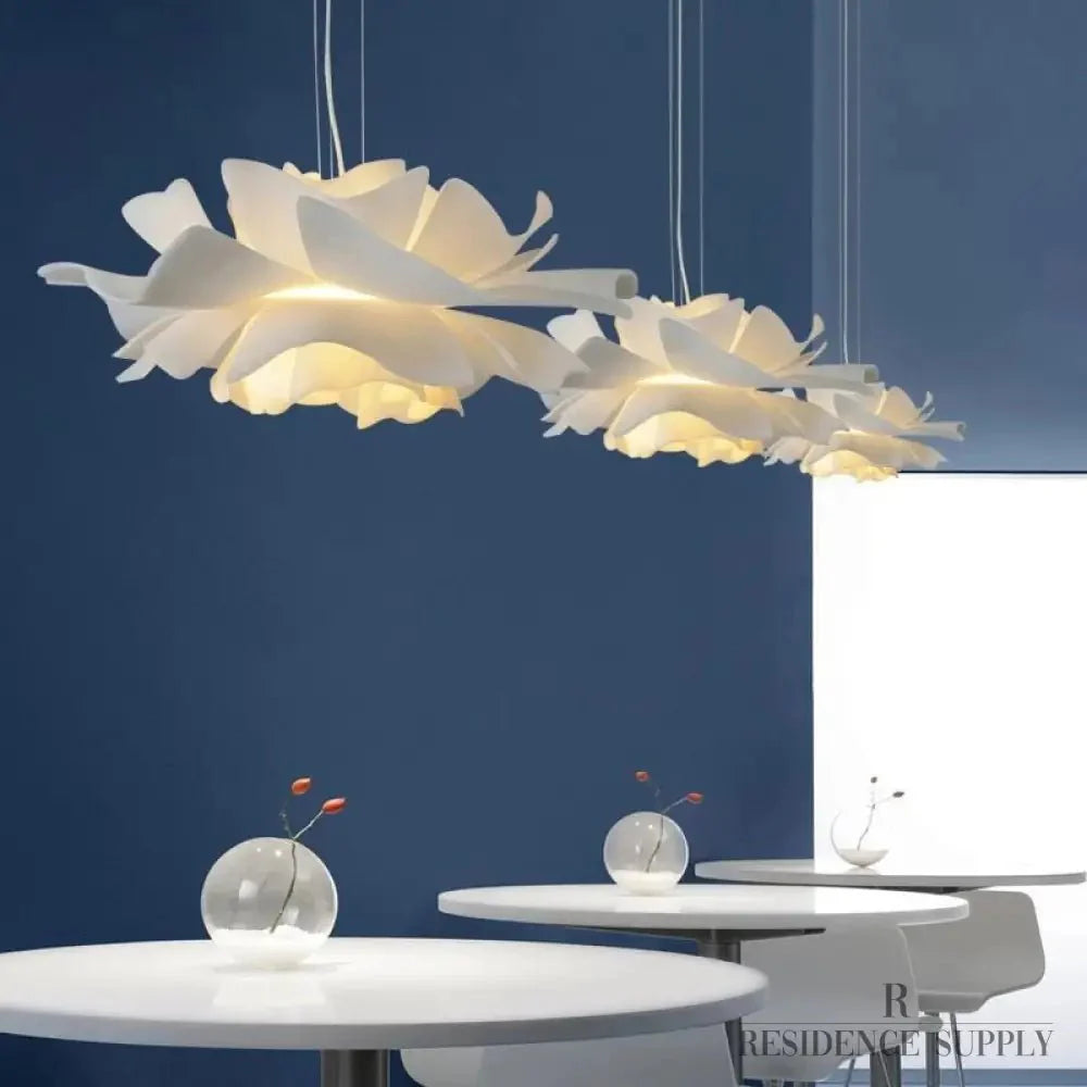Lustre LED sculptural en forme de fleur avec diffusion douce de la lumière | Restfield
