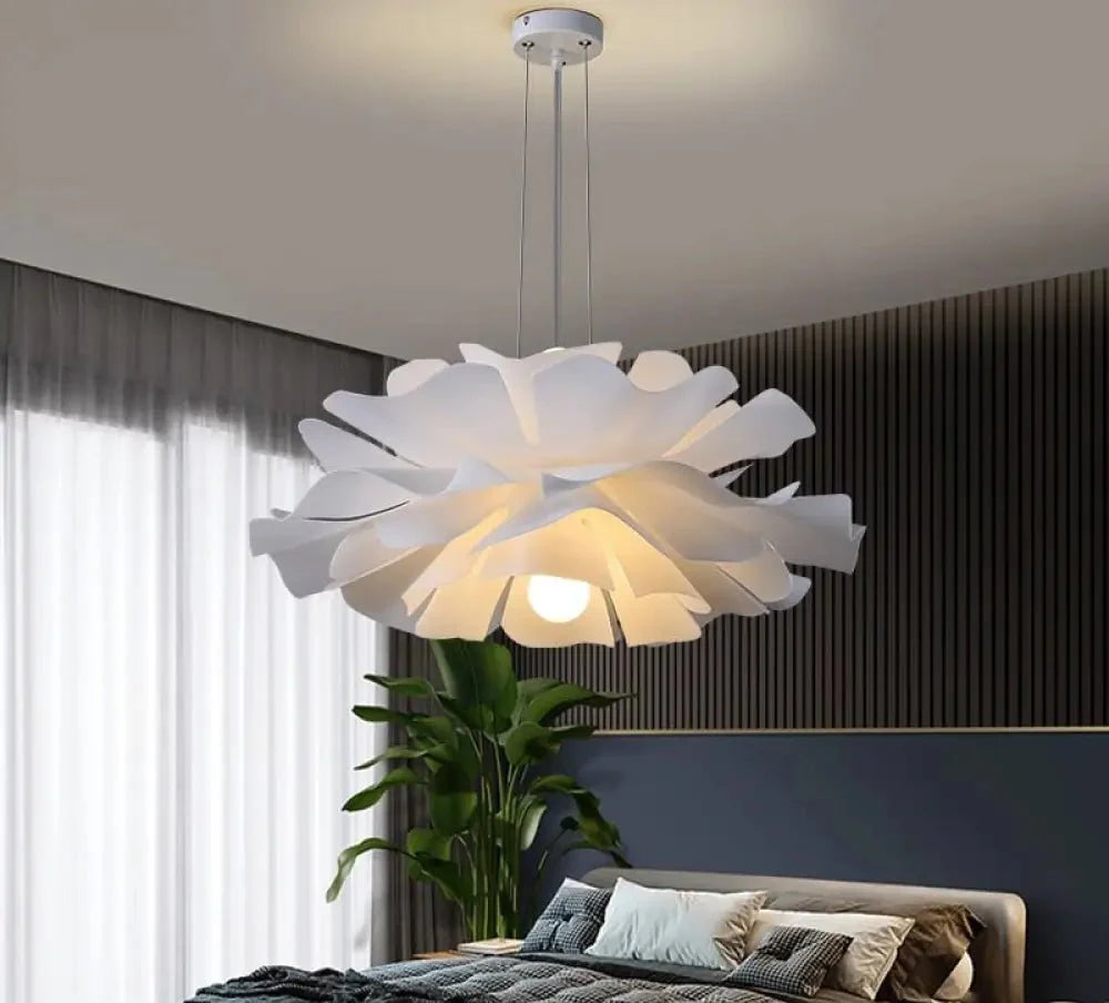 Lustre LED sculptural en forme de fleur avec diffusion douce de la lumière | Restfield