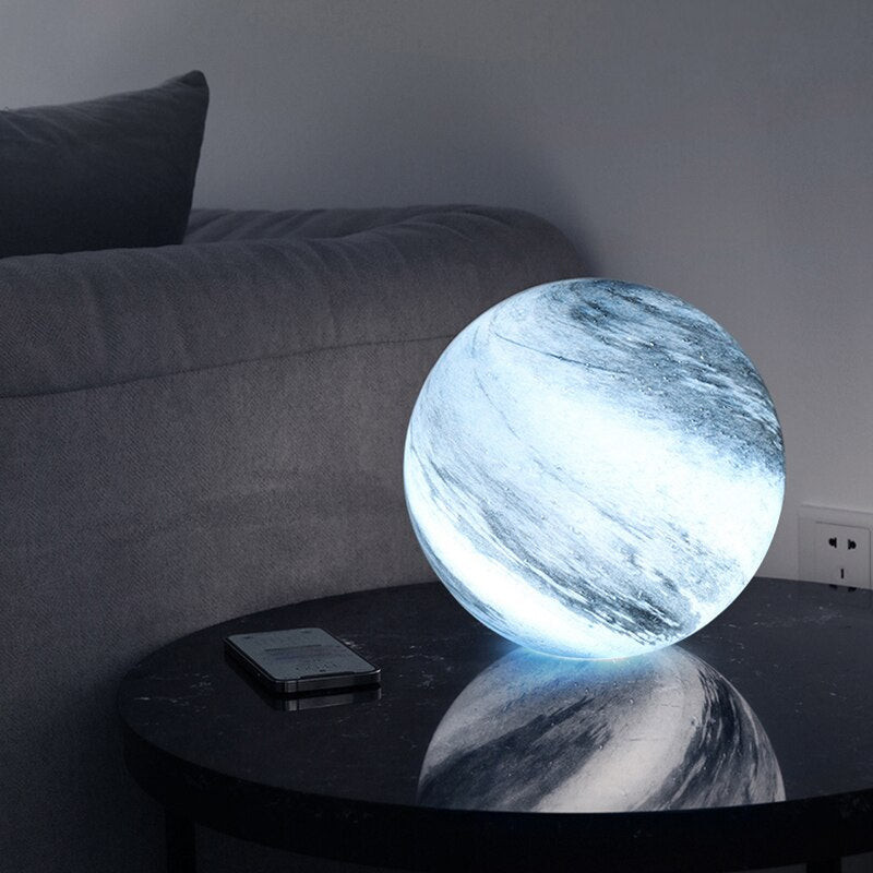 Gläserne Mondlampe mit kosmischem Design und stimmungsvoller Beleuchtung für Schlaf- und Wohnzimmer | Restfield