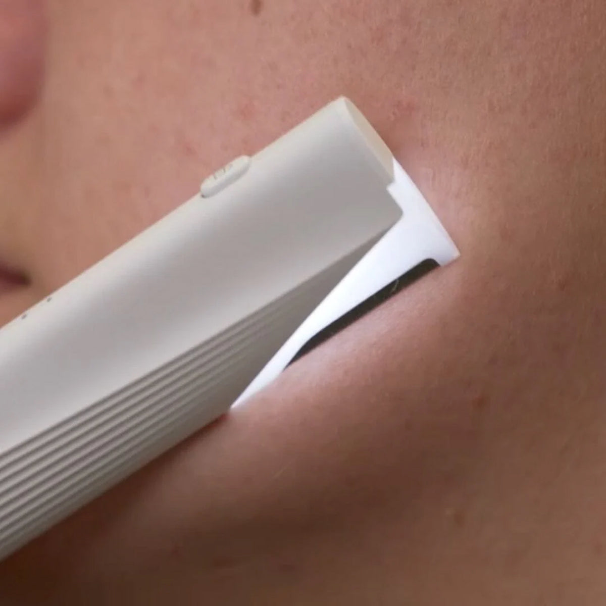 Sonic Dermaplaning Device with LED Lighting for Facial Care, Exfoliation, and Skin Improvement at Home | Sansoti