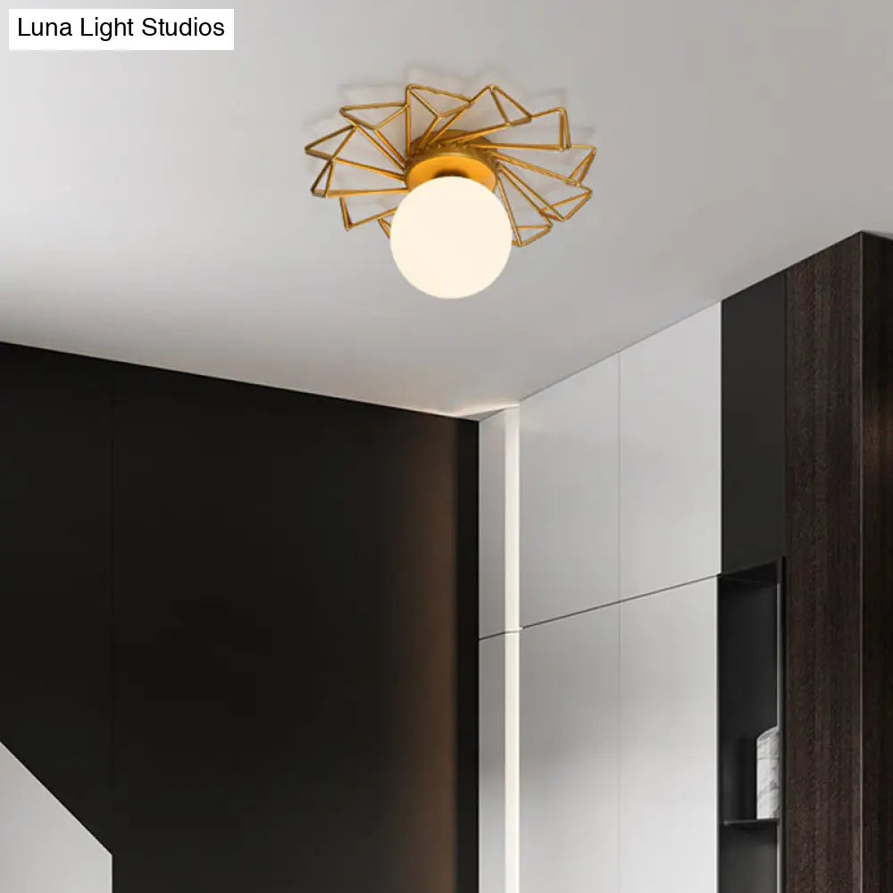 Plafonnier doré avec boule en verre crème douille G9 chambre salon design moderne plafonnier éclairage de plafond | Sansoti