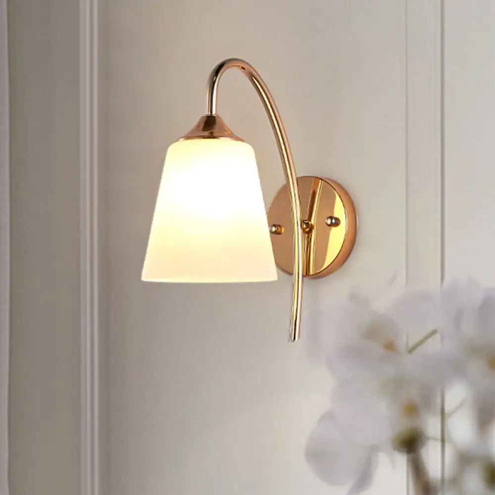Applique murale en verre opalin doré avec bras réglable pour salon, entrée et chambre, design moderne scandinave | Sansoti