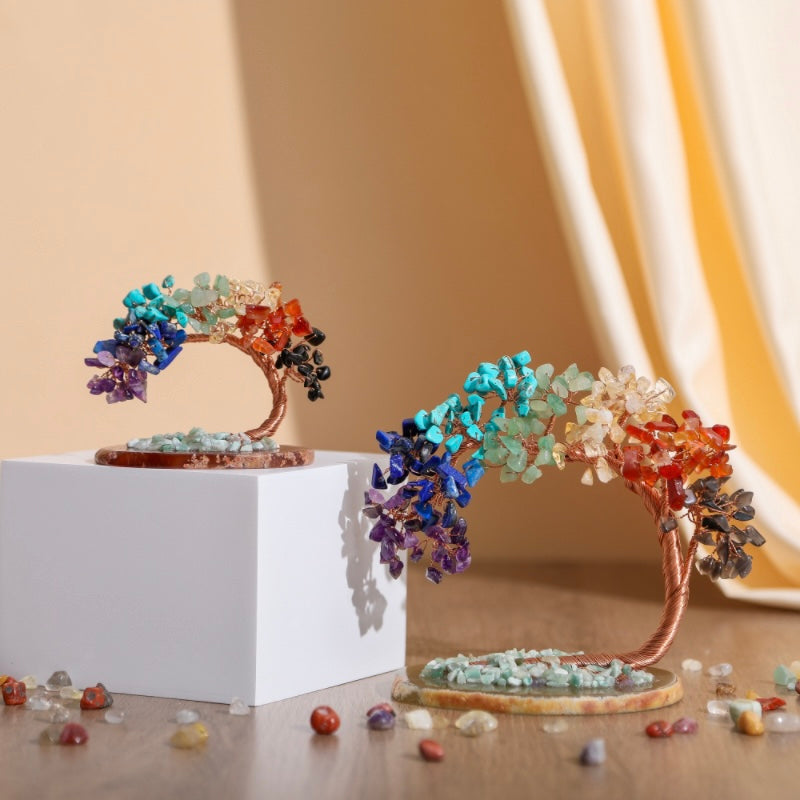 Dekoratives Lebensbaum-Ornament mit Edelsteinblättern, kupferfarbenem Draht und eleganter Achatbasis für das Wohnzimmer | Sansoti