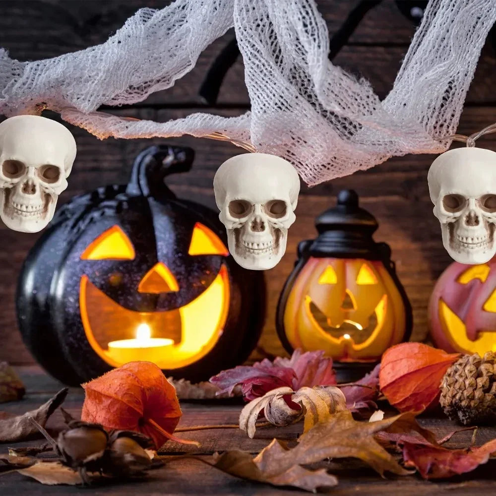 Dekoratives Totenkopf-Miniaturen-Set, 10-teilig, weißes Skelett-Tischornament, Halloween-Partydekoration, gotisch | Sansoti