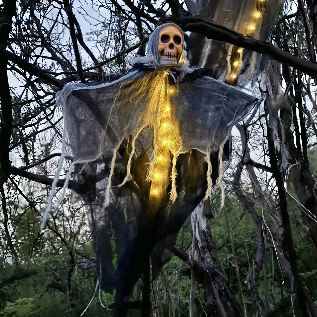 Podświetlana wisząca dekoracja w kształcie czaszki z LED, duch do wnętrz i na zewnątrz, dekoracja na imprezę halloweenową, upiorny klimat | Sansoti