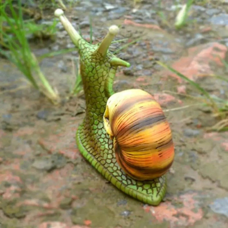 Schnecke mit Totenkopf, Gartenfigur aus Kunstharz, Gothic-Dekoration für drinnen und draußen, Skulptur für Wohnzimmer, Garten und Terrasse | Sansoti