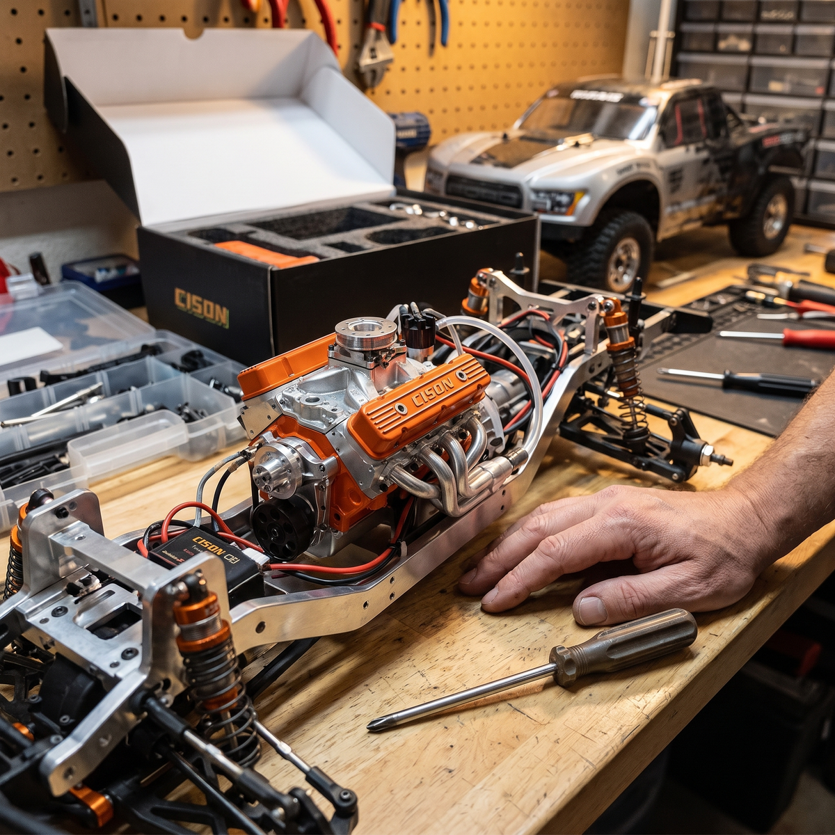 RC benzinemotor bouwpakket V8 in een RC-chassis op een werkbank
