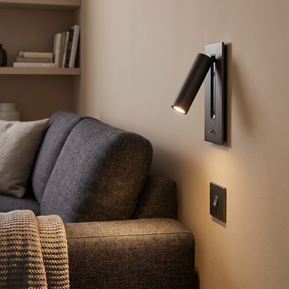 Wandlamp met ingebouwde schakelaar in leeshoek