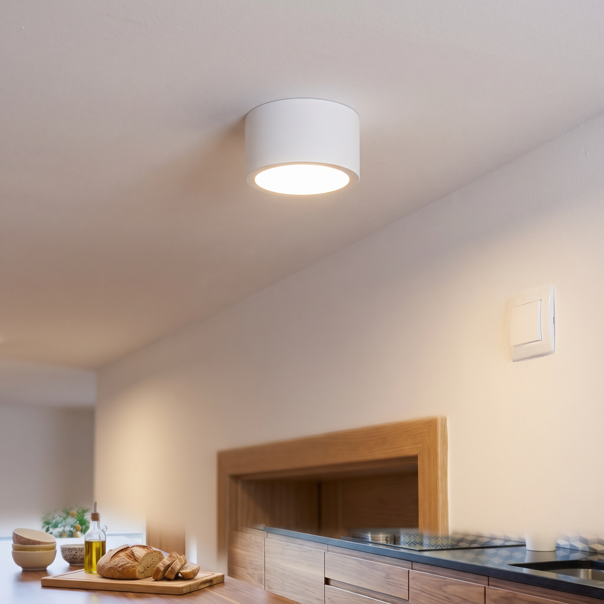 Ronde opbouw plafondlamp in gang
