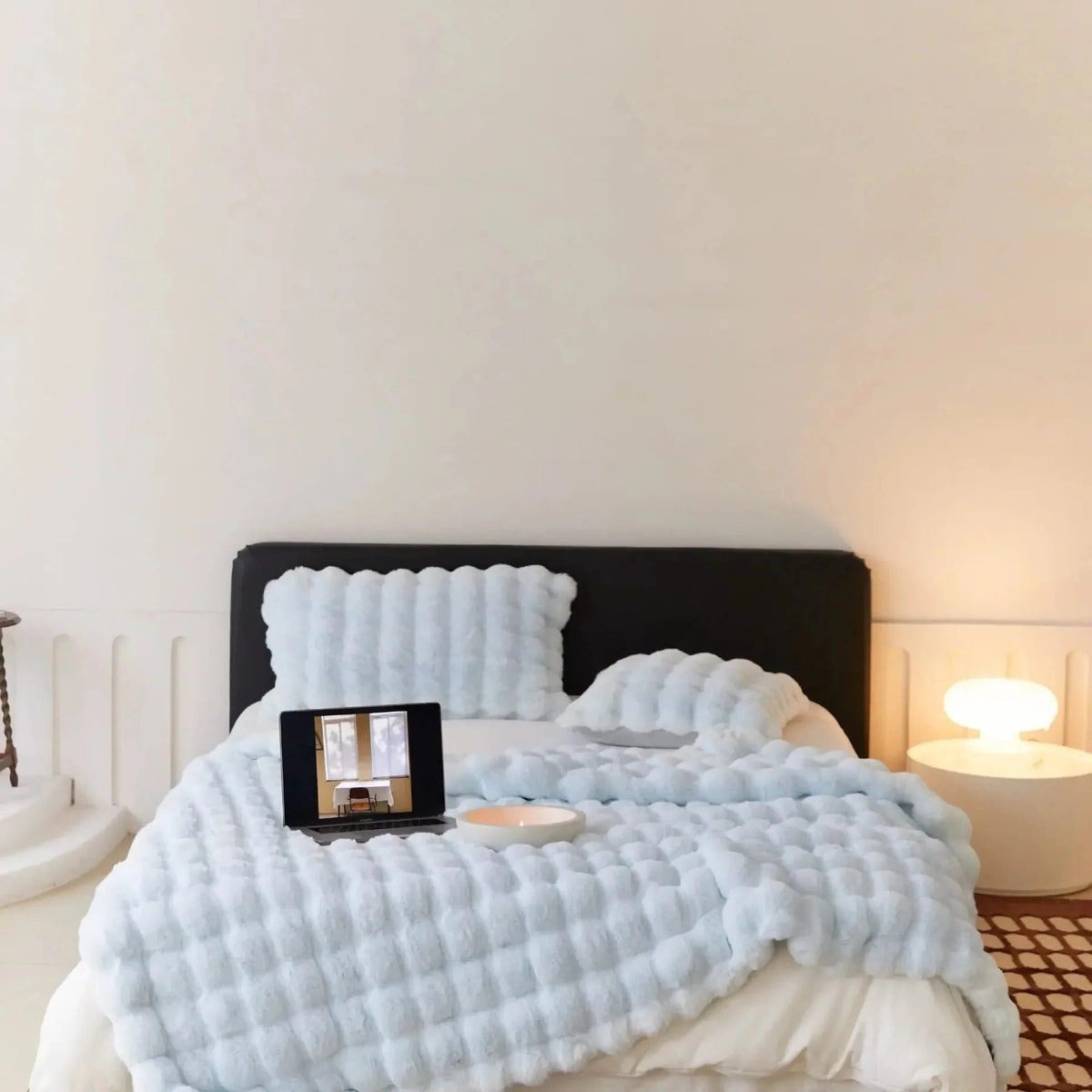 Four-Season Throw – Warmth & Comfort for Bed, Sofa and Armchair – Machine Washable – 99x160 cm – Luxury Blanket | Sansoti