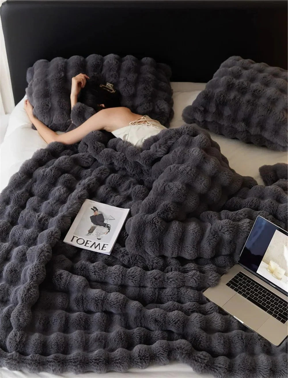 Four-Season Throw – Warmth & Comfort for Bed, Sofa and Armchair – Machine Washable – 99x160 cm – Luxury Blanket | Sansoti