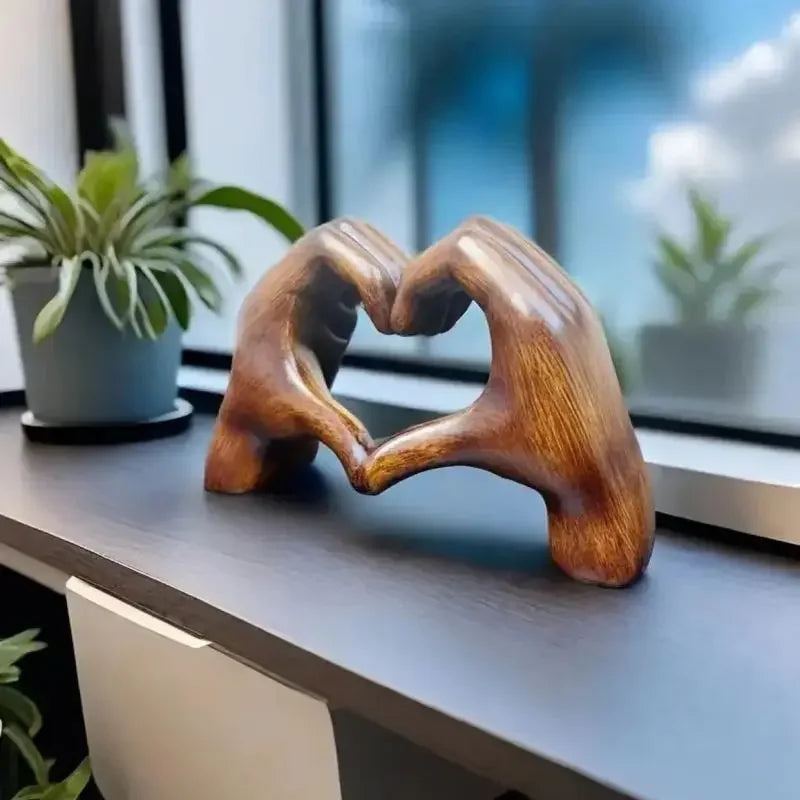 Holzherz-Skulptur, natur, dekoratives Objekt für Wohnzimmer und Schlafzimmer, warme Atmosphäre, skandinavisches Interieur | Sansoti