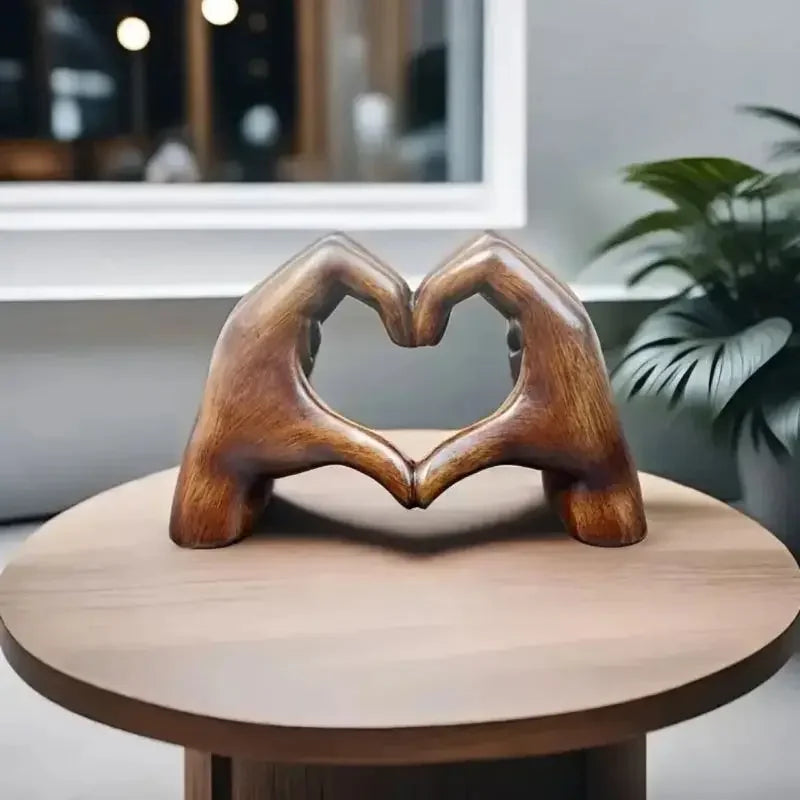 Holzherz-Skulptur, natur, dekoratives Objekt für Wohnzimmer und Schlafzimmer, warme Atmosphäre, skandinavisches Interieur | Sansoti