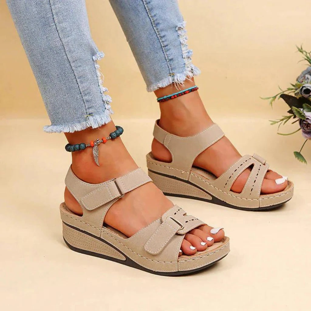 Sandales orthopédiques pour femmes à semelle ergonomique, chaussures d’été beiges, noires et rouges pour marcher confortablement à enfiler | Sansoti