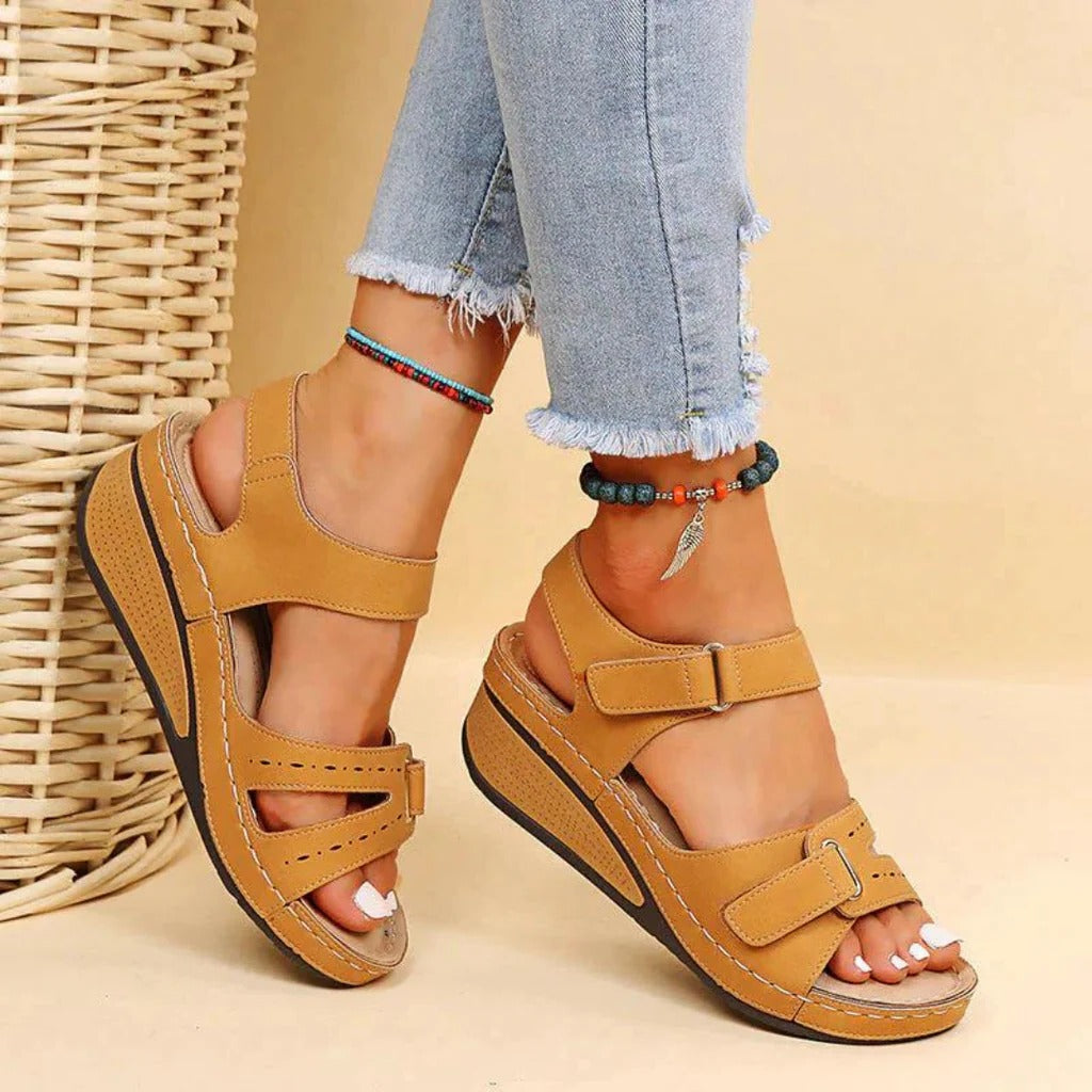 Sandales orthopédiques pour femmes à semelle ergonomique, chaussures d’été beiges, noires et rouges pour marcher confortablement à enfiler | Sansoti