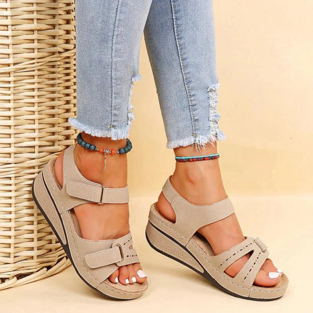 Sandales orthopédiques pour femmes à semelle ergonomique, chaussures d’été beiges, noires et rouges pour marcher confortablement à enfiler | Sansoti