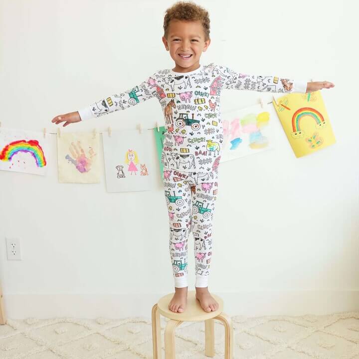 Ausmalbarer Kinderpyjama mit Textilstiften – Kreativ schlafen und zeichnen für Kleinkinder und Schulkinder | Sansoti