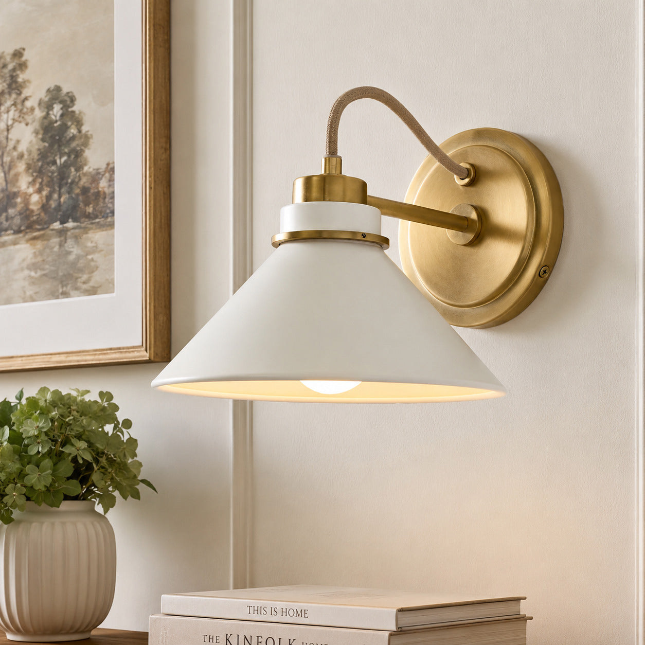 Globe Wandlamp met Gebogen Arm – Moderne Industriële Verlichting voor Badkamer, Slaapkamer en Gang | Sansoti