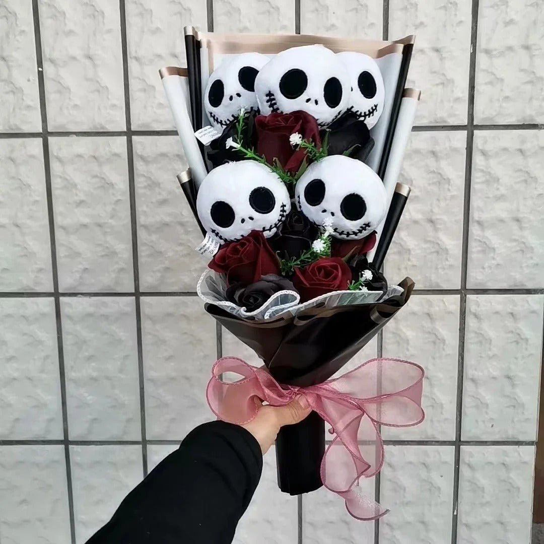 Gotycka dekoracyjna kompozycja z bukietem pluszowych lalek na Halloween, ręcznie wykonany wystrój imprezowy z figurkami przytulanek | Sansoti