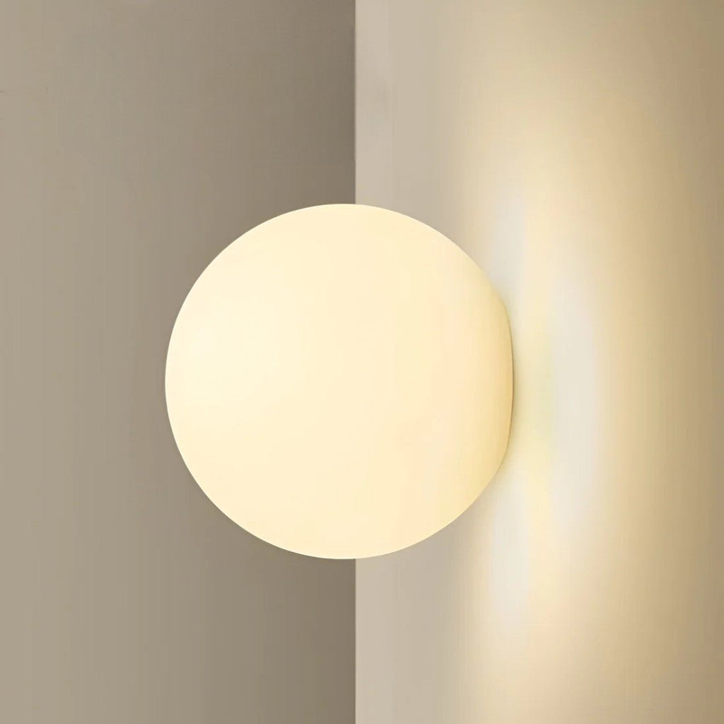 Kinkiet kula z matowego szkła, G9 LED, biały, 12–18 cm, unoszący się design, nowoczesne oświetlenie do przedpokoju, łazienki, sypialni i salonu | Sansoti