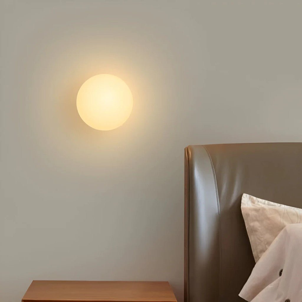 Kinkiet kula z matowego szkła, G9 LED, biały, 12–18 cm, unoszący się design, nowoczesne oświetlenie do przedpokoju, łazienki, sypialni i salonu | Sansoti