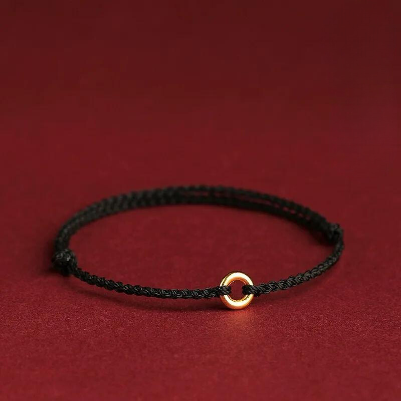 Gevlochten Kralenarmband met Beschermingsbedel – Rood Touw met Gouden Accenten – Verstelbaar Geluksarmbandje | Sansoti