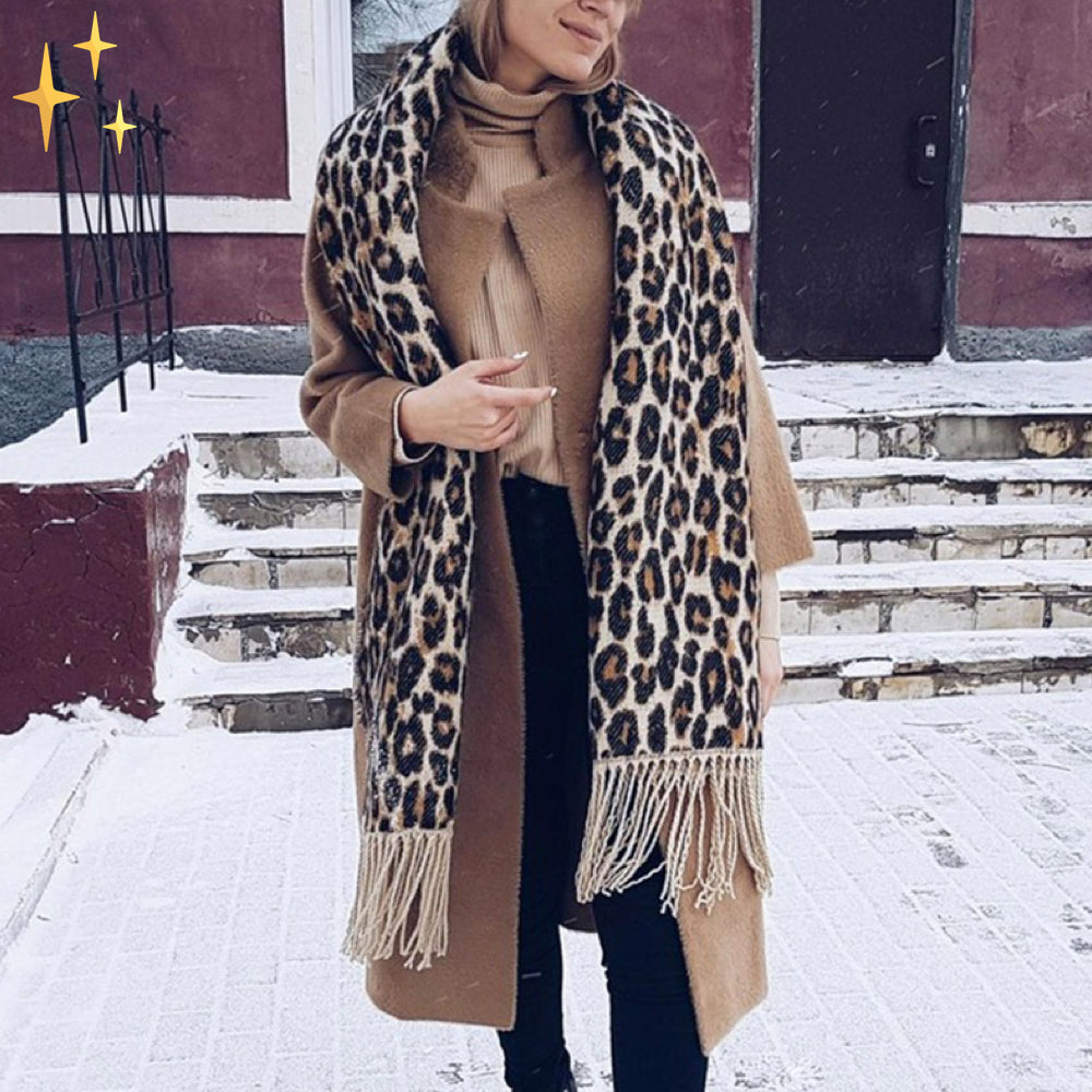 Gestrickter Schal mit Tierprint aus Wollmischung, Winterschal mit Fransen, weicher Halswärmer, Damenschal und Winteraccessoire | Sansoti