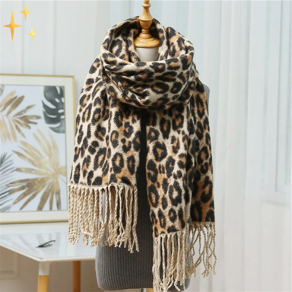 Gestrickter Schal mit Tierprint aus Wollmischung, Winterschal mit Fransen, weicher Halswärmer, Damenschal und Winteraccessoire | Sansoti