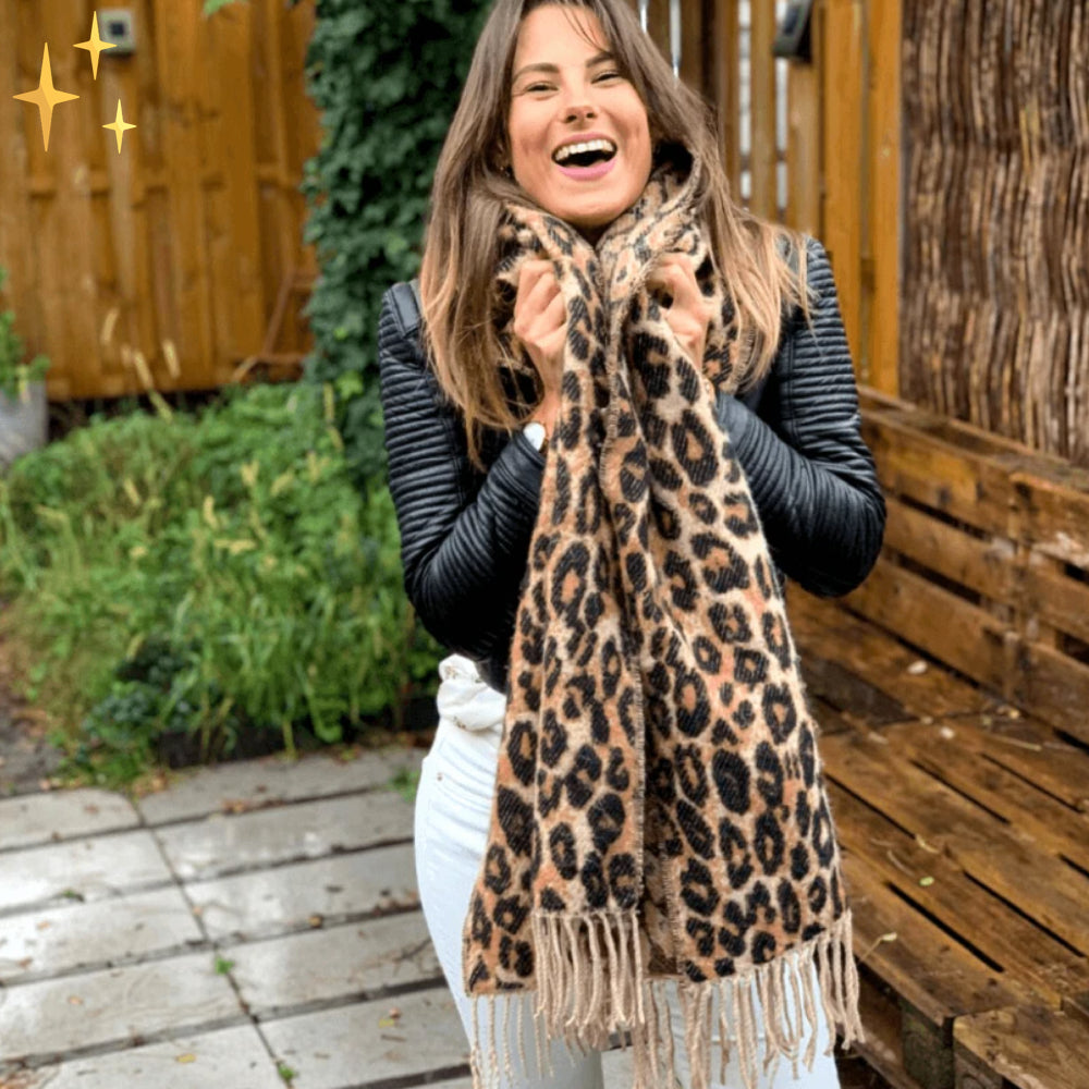 Gestrickter Schal mit Tierprint aus Wollmischung, Winterschal mit Fransen, weicher Halswärmer, Damenschal und Winteraccessoire | Sansoti