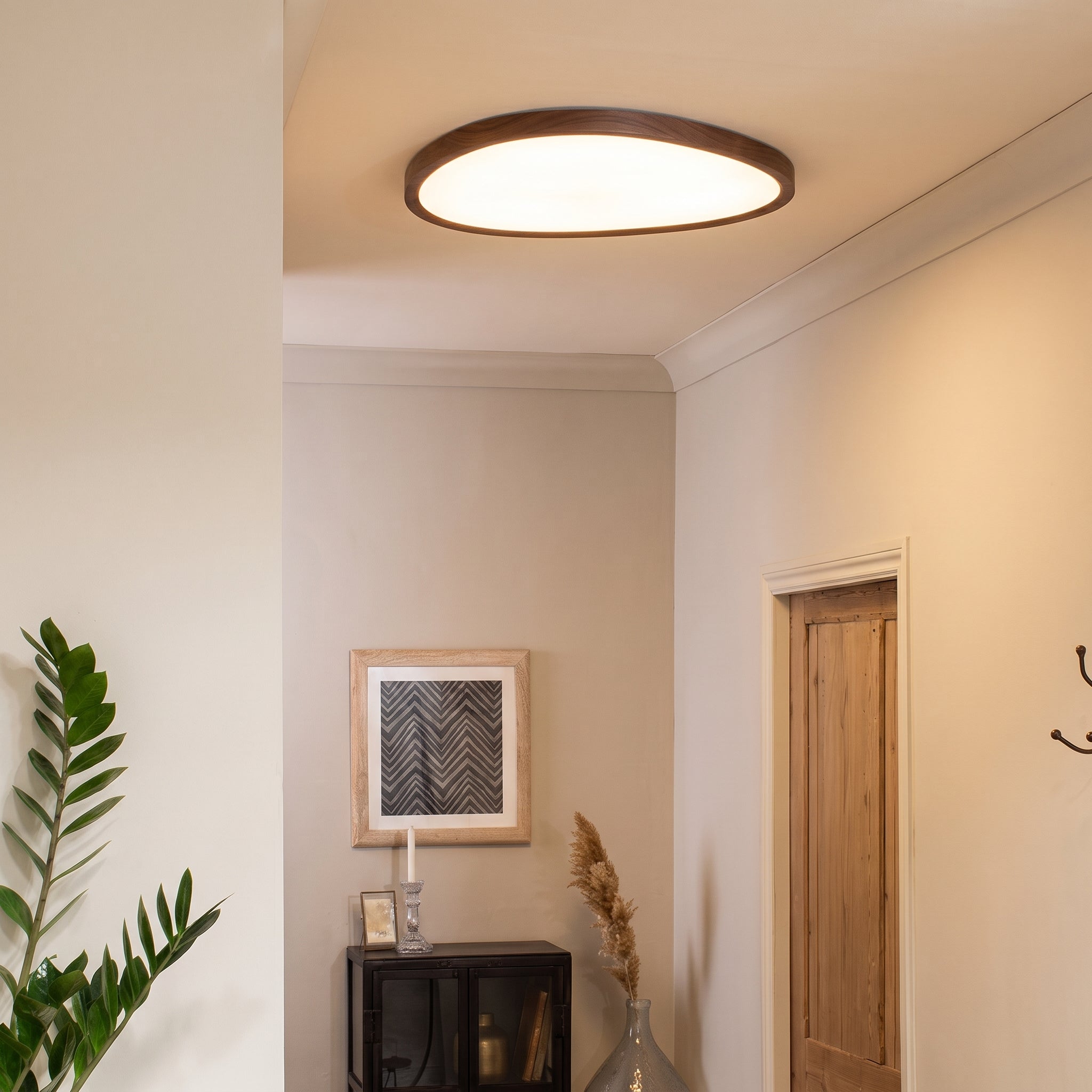Plafonnier LED en bois foncé, design ultra-plat, lumière blanc chaud, salon, entrée, chambre, style scandinave moderne | Sansoti