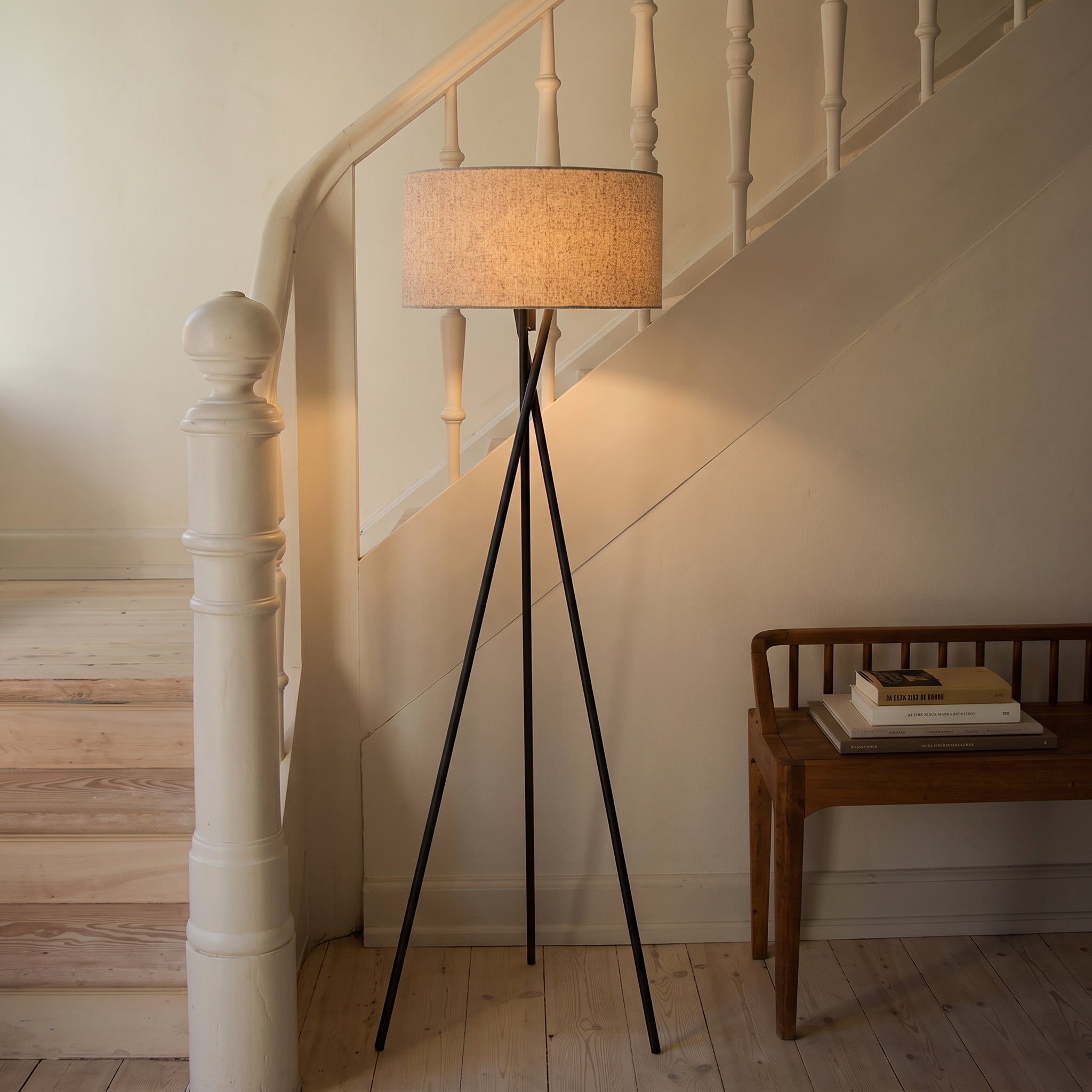 Lampa podłogowa z jedwabnym abażurem, 160 cm, ciepła biel 3000K, do salonu, sypialni i kącika do czytania, skandynawski design, nastrojowe oświetlenie | Sansoti