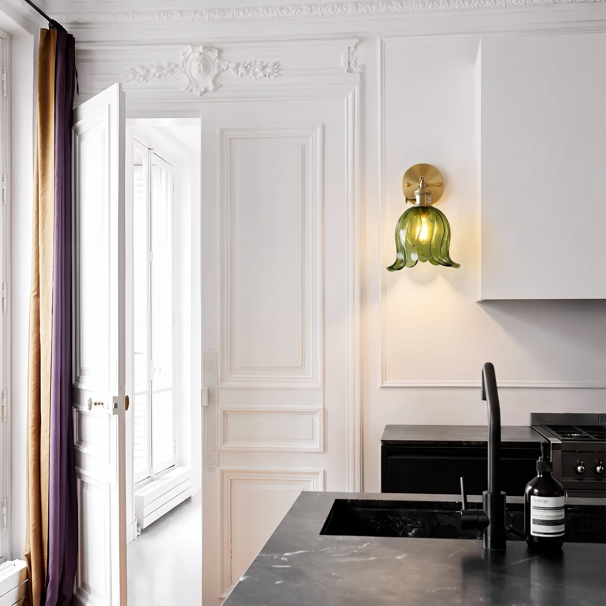 Applique murale en verre à motif de pétales, soufflée à la main, lumière blanc chaud 3000 K, éclairage mural artistique pour le salon | Sansoti